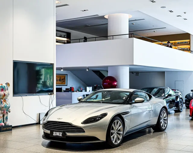Aston Martin DB11 4.0T V8 Coupe