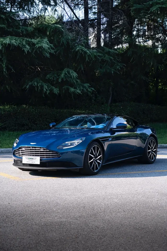 Aston Martin DB11 4.0T V8 Volante