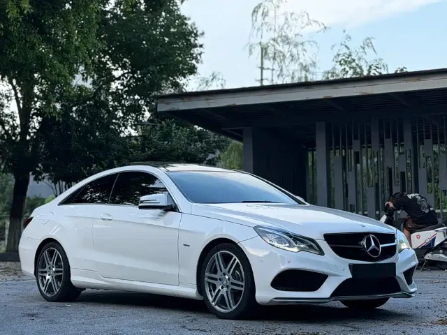 Mercedes-Benz E-Class (Import) E 200 Coupe Lively Edition