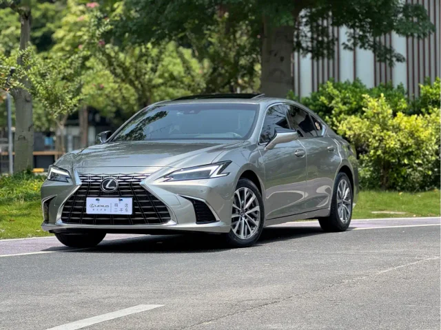 Lexus ES 300h Premium Enjoy Edition