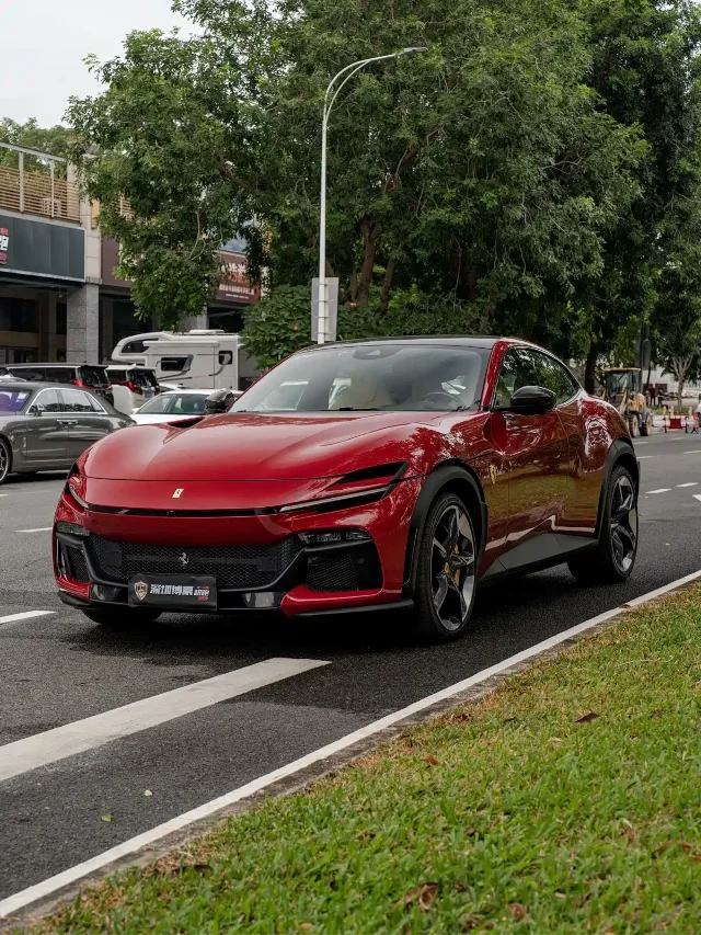 Ferrari Purosangue 6.5L V12