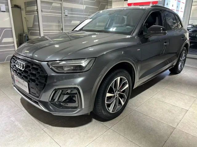Audi Q5L 40 TFSI Luxury Dynamic Type