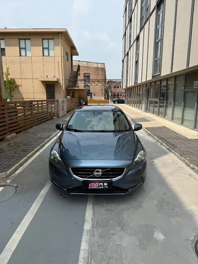 Volvo V40 2.0T Smart Elegant Edition