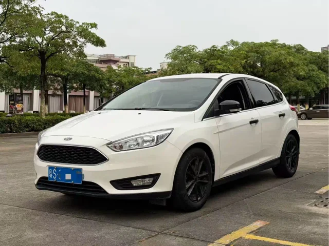 Ford Focus Hatchback Classic EcoBoost 180 Auto Elite Type
