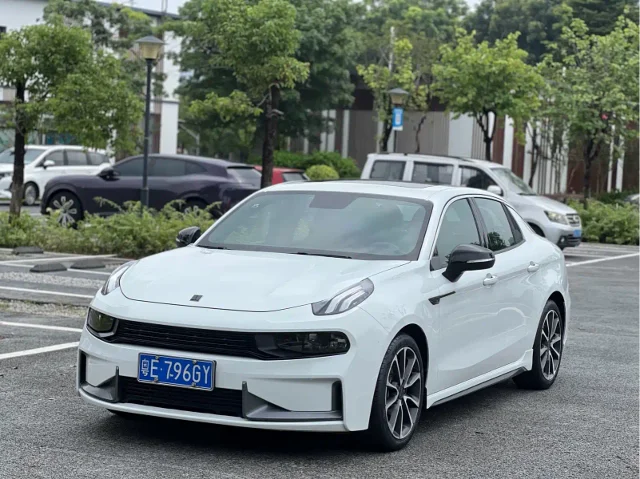 Lynk & Co 03 2.0TD Auto Dynamic Edition
