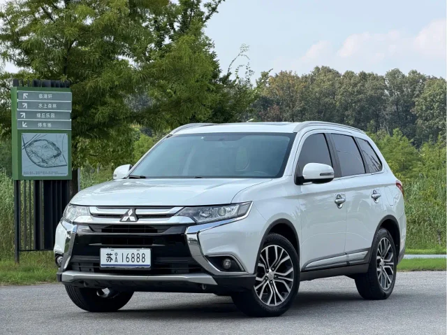 Mitsubishi Outlander 2.0L 2WD Premium Joy Edition 7 seats