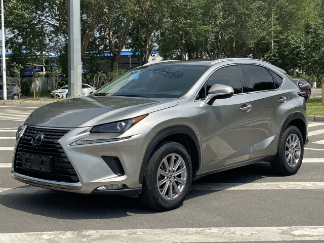 Lexus NX 200 AWD Sharp Fashion Edition China VI