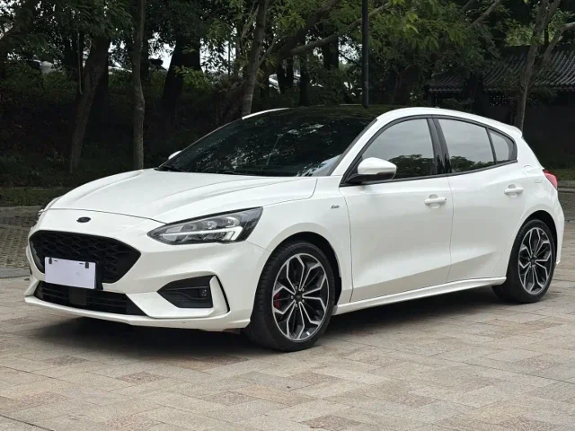 Ford Focus Hatchback EcoBoost 180 Auto ST Line