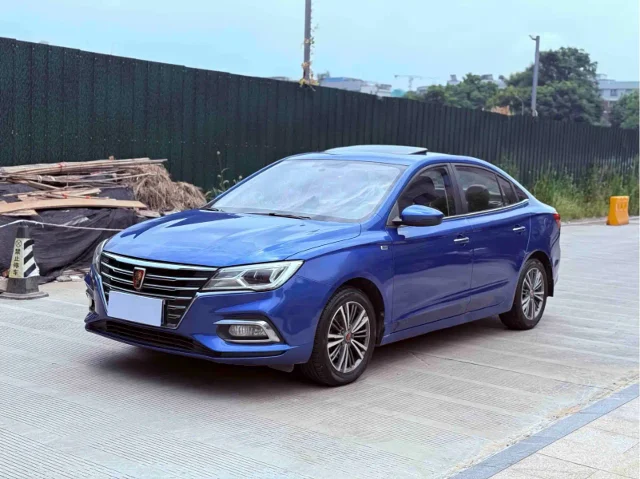 Roewe i5 1.5L Manual 4G Connected Bright Luxury Edition