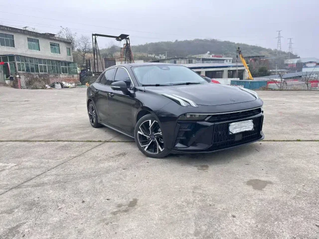Lynk & Co 03 2.0TD DCT Dynamic Plus