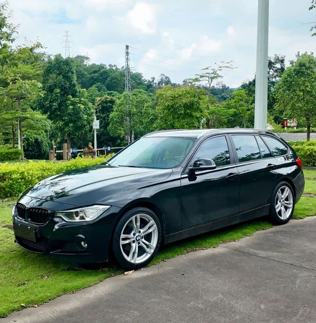 BMW 3 Series (Import) 320i Sport Design Package Touring Edition