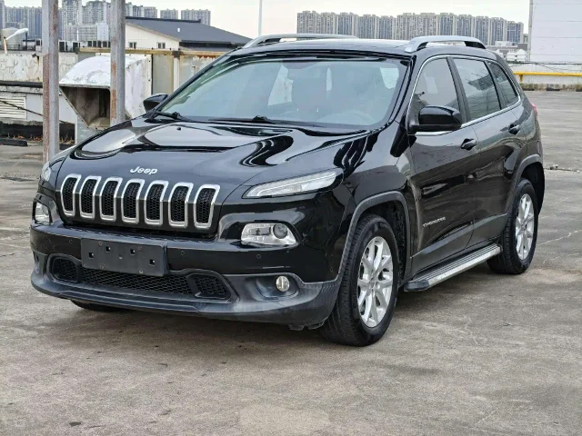 Jeep Cherokee 2.4L Leading Edition