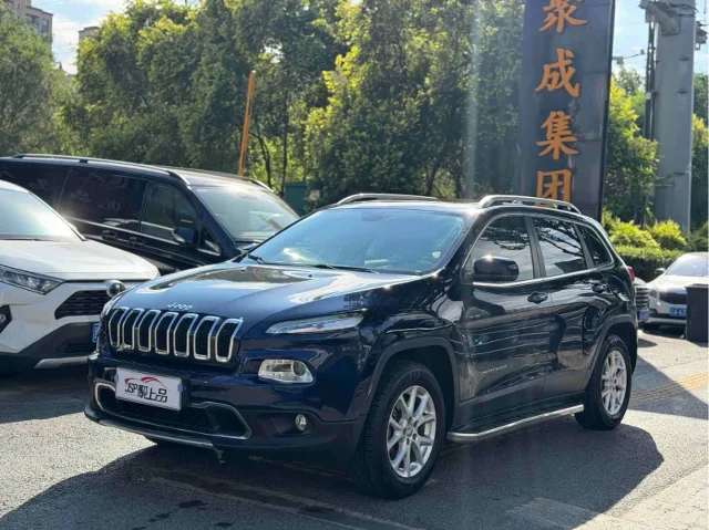 Jeep Cherokee 2.4L Professional Edition