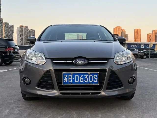 Ford Focus Sedan 1.6L Manual Comfort Type