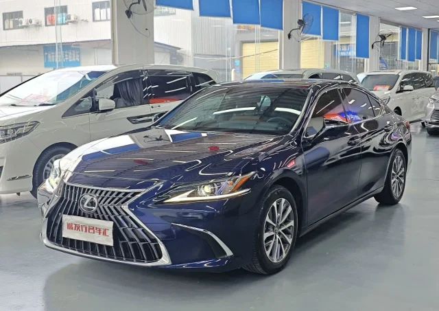 Lexus ES 200 Excellence Edition