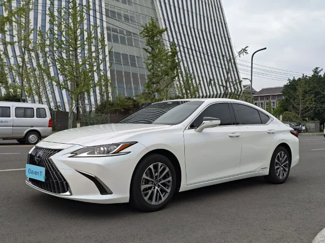 Lexus ES 300h Excellence Edition
