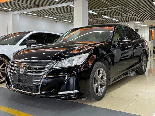 Toyota Crown 2.0T Fashion Edition