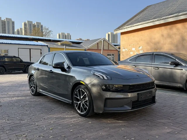 Lynk & Co 03 2.0TD DCT Dynamic Pro
