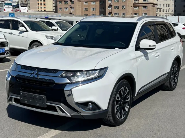 Mitsubishi Outlander 2.0L 2WD Enjoy Edition 7 seats China VI