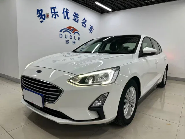 Ford Focus Sedan EcoBoost 180 Auto Edge Trend Type