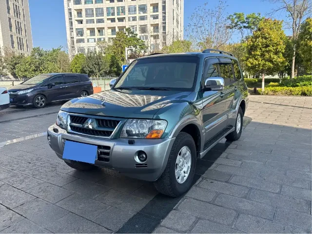 Mitsubishi Pajero 3.0L Luxury Edition