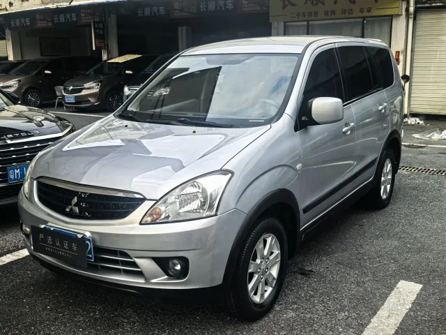 Mitsubishi Zinger 2.0L Auto Luxury Type