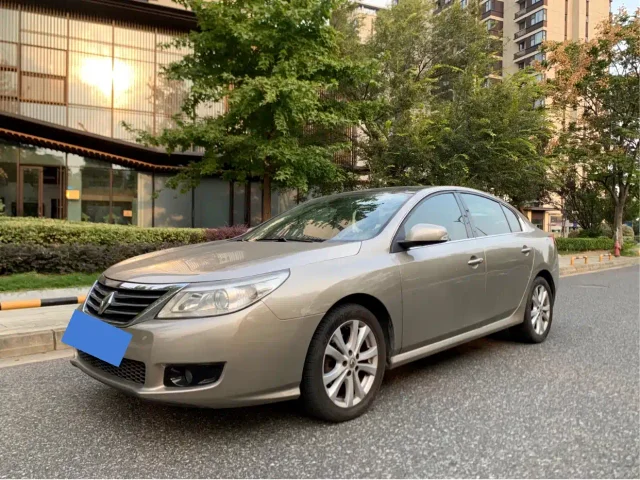 Renault Latitude 2.0L CVT Deluxe Navigation Version